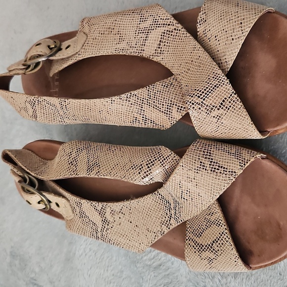 Dansko Shoes - Dansko crisscross sandals 38